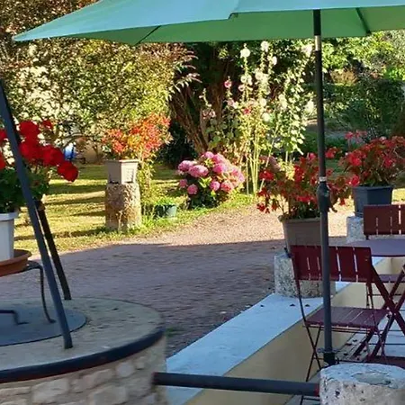 Maison Renovee Avec Grand Jardin Clos, 3 Terrasses Et Equipements Modernes Pres De Brantome. - Fr-1-616-177